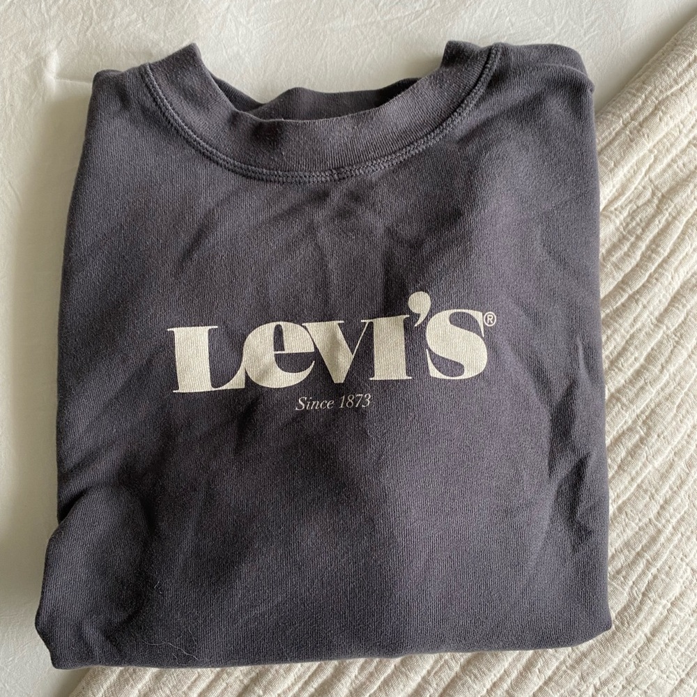 levi’s crewneck sweatshirt